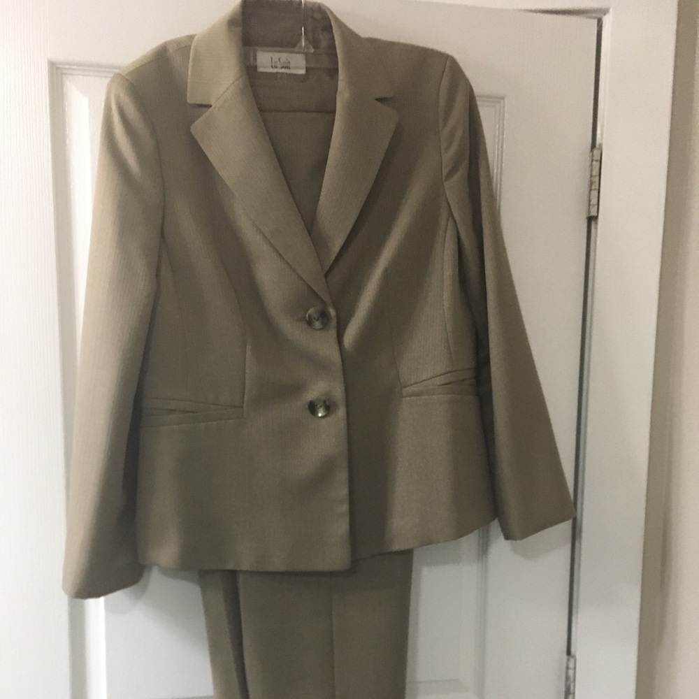 Lady Pantsuit
